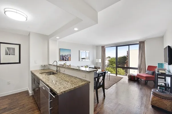 Rented by MNS | media 9