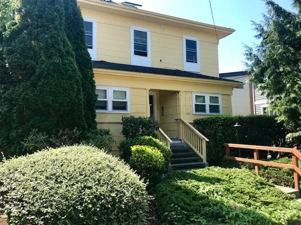 1763 NW 60th St APT 8, Seattle, WA 98107