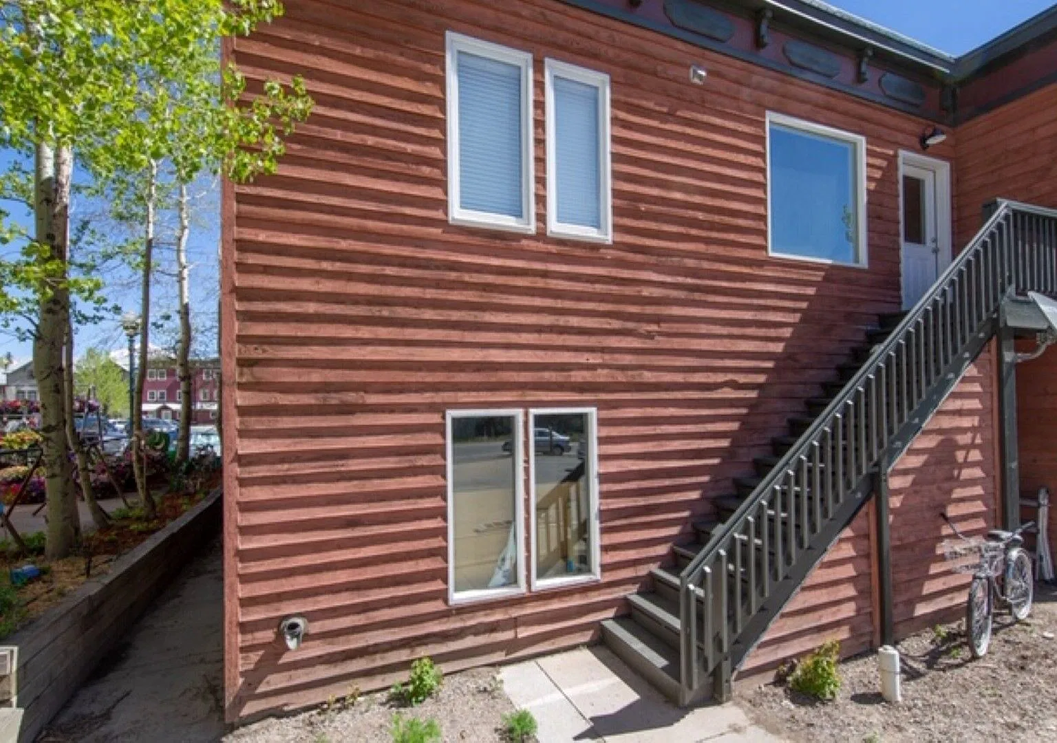 Completely updated 3 bedroom, 2 bath condo in a very convenient town of CB location. — Photo 1