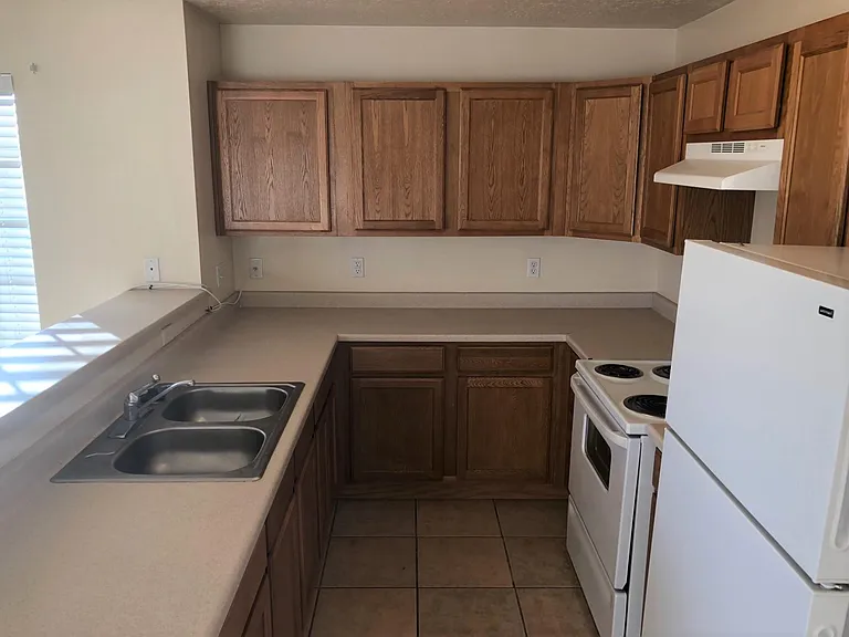 1918 Buena Vista Dr SE #B — Photo 4