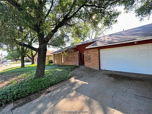 1202 Holleman Dr Photo 1