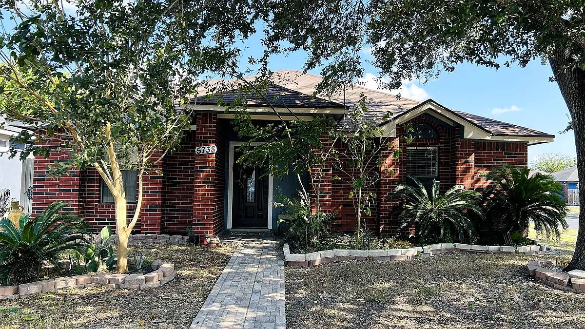 3 bed, 2.0 bath, 1336 sqft, $1,950 — Photo 1