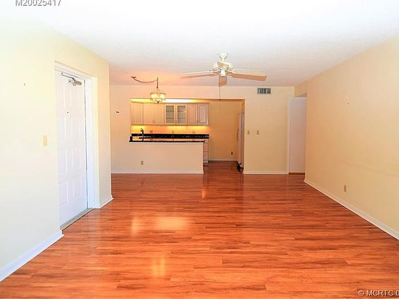 4th image of 2114 SW Silver Pine Way APT D1
