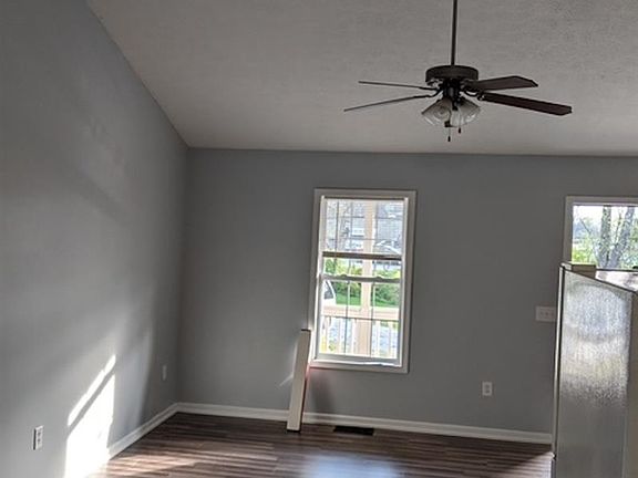 2nd image of 105 Lakeview Dr