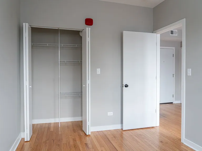 3051 W Leland Ave — Photo 29
