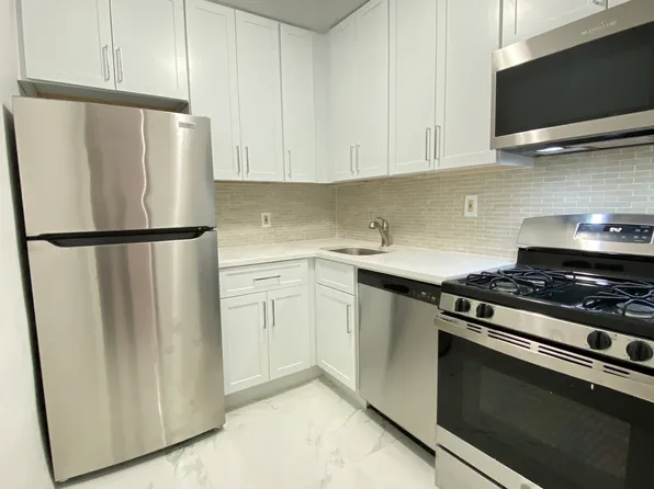 63-11 Queens Boulevard image 1 of 9