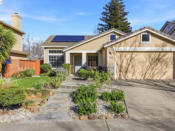 2nd image of 1702 Highland Cir