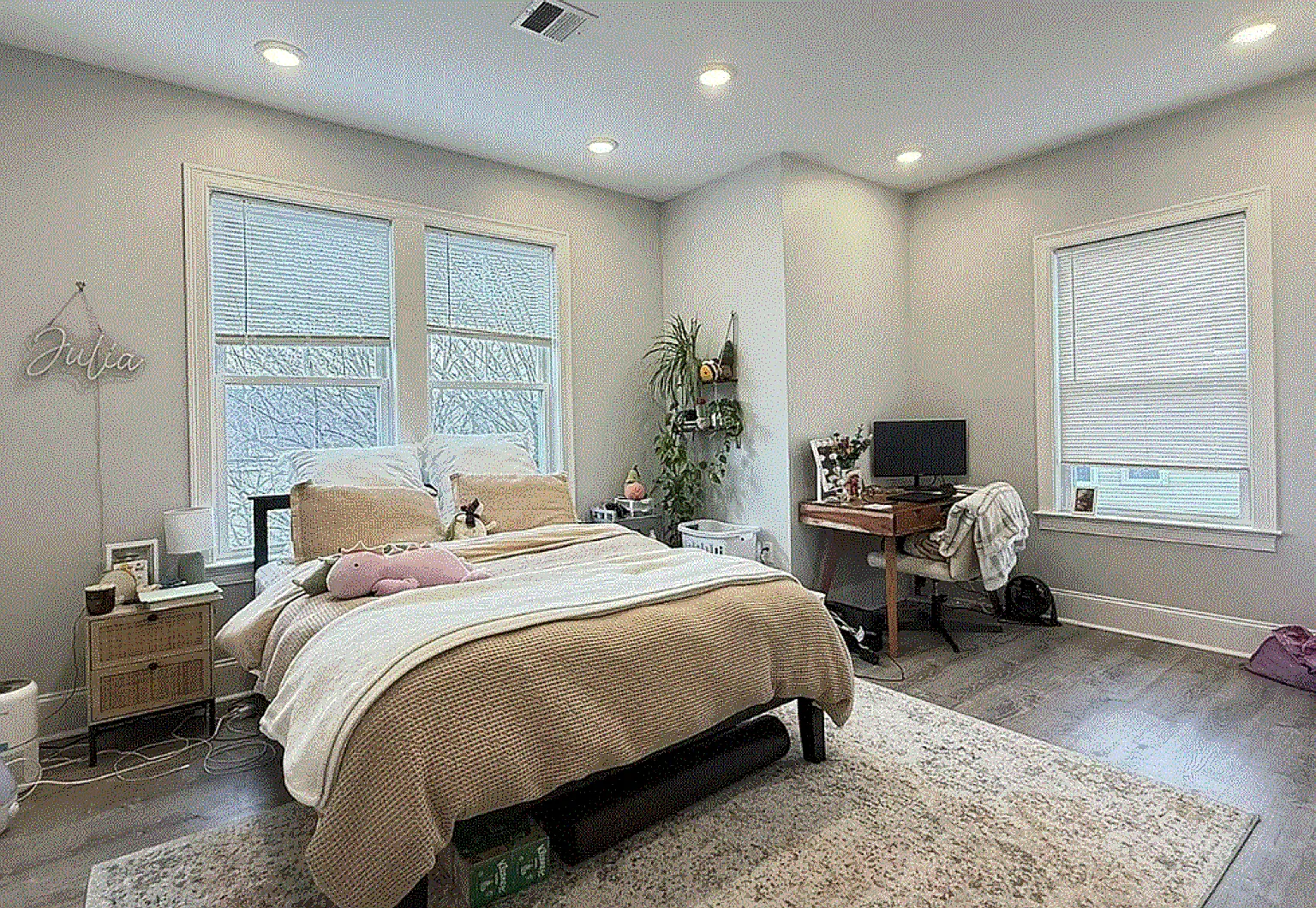 Charming 4 Bedroom-No Broker Fee — Photo 4
