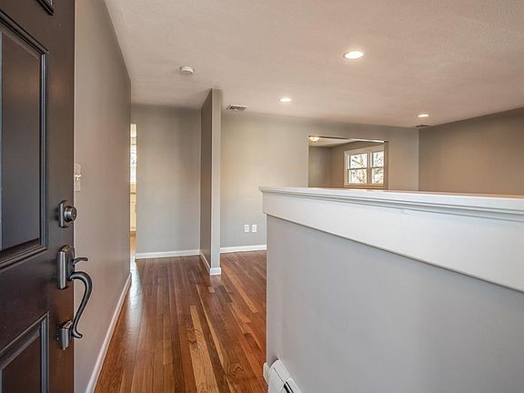 4th image of 12 Sherman Dr