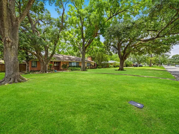 5117 Valerie St, Bellaire, TX 77401