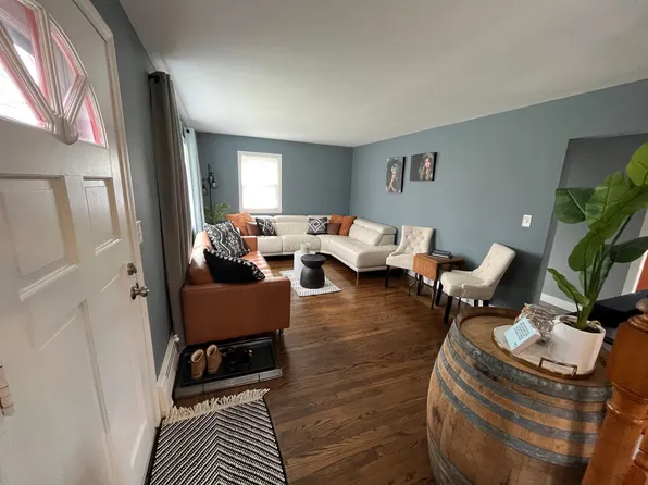 255 Forest Ave, Middletown, RI 02842