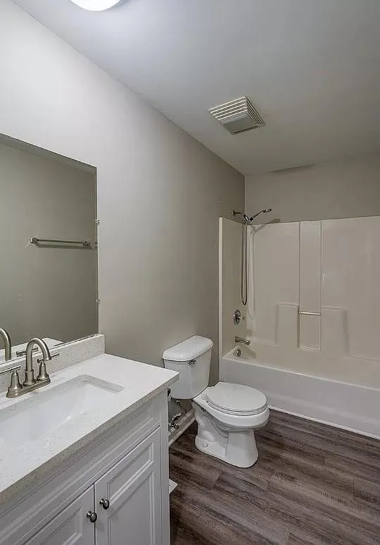 3 bed, 2.5 bath, 1500 sqft, $2,200 — Photo 2