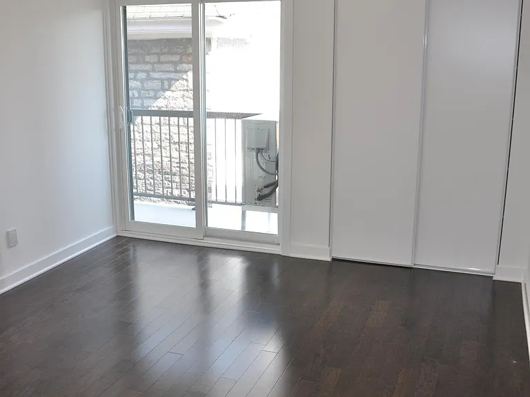 456 King Edward Ave #409 — Photo 8