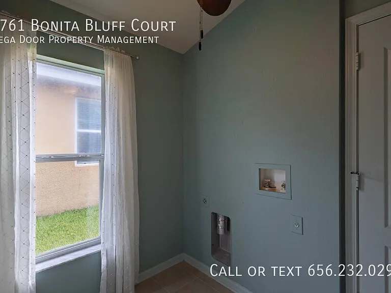 1761 Bonita Bluff Ct — Photo 10