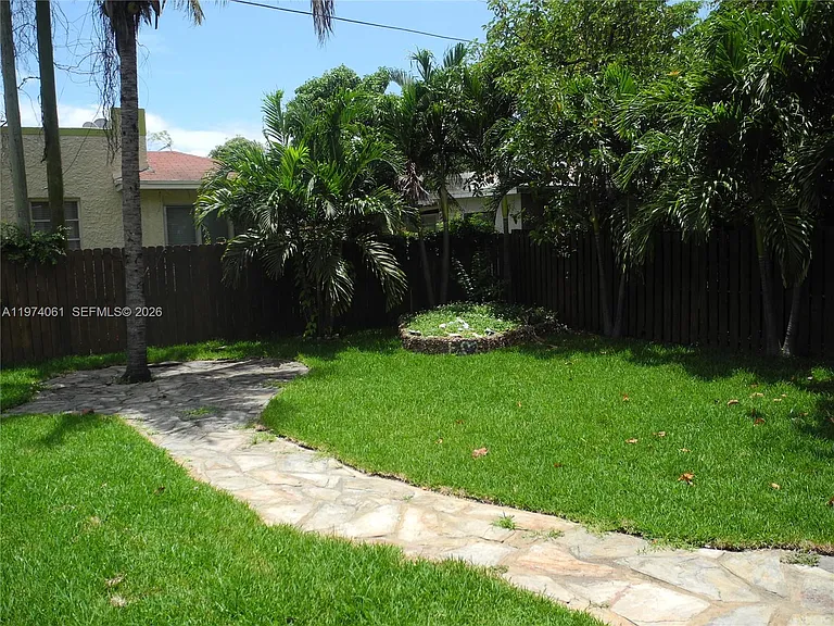 1720 SW 22nd Ter — Photo 16