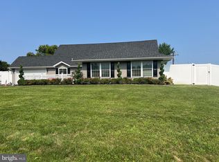 39 Shellflower Rd, Levittown, PA 19056