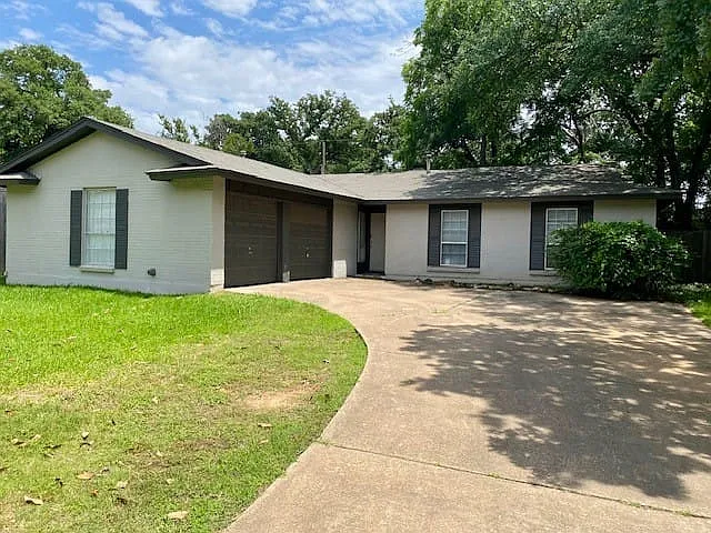 2714 Buffalo Dr — Photo 1