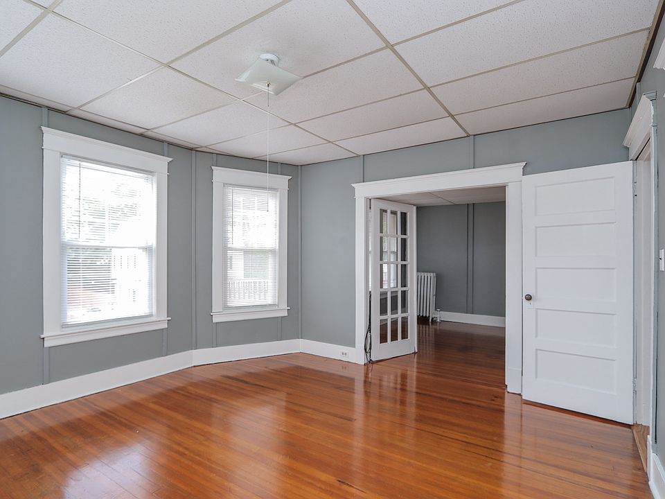1st image of 8 Ivy Ave #2