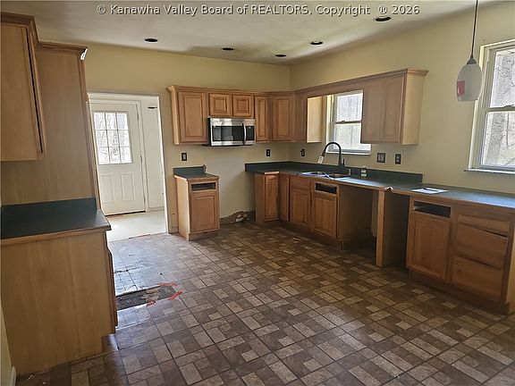 3rd image of 325 Fishers Branch Rd