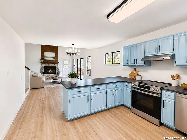 3 bed, 2.0 bath, 1457 sqft, $2,200 — Photo 4