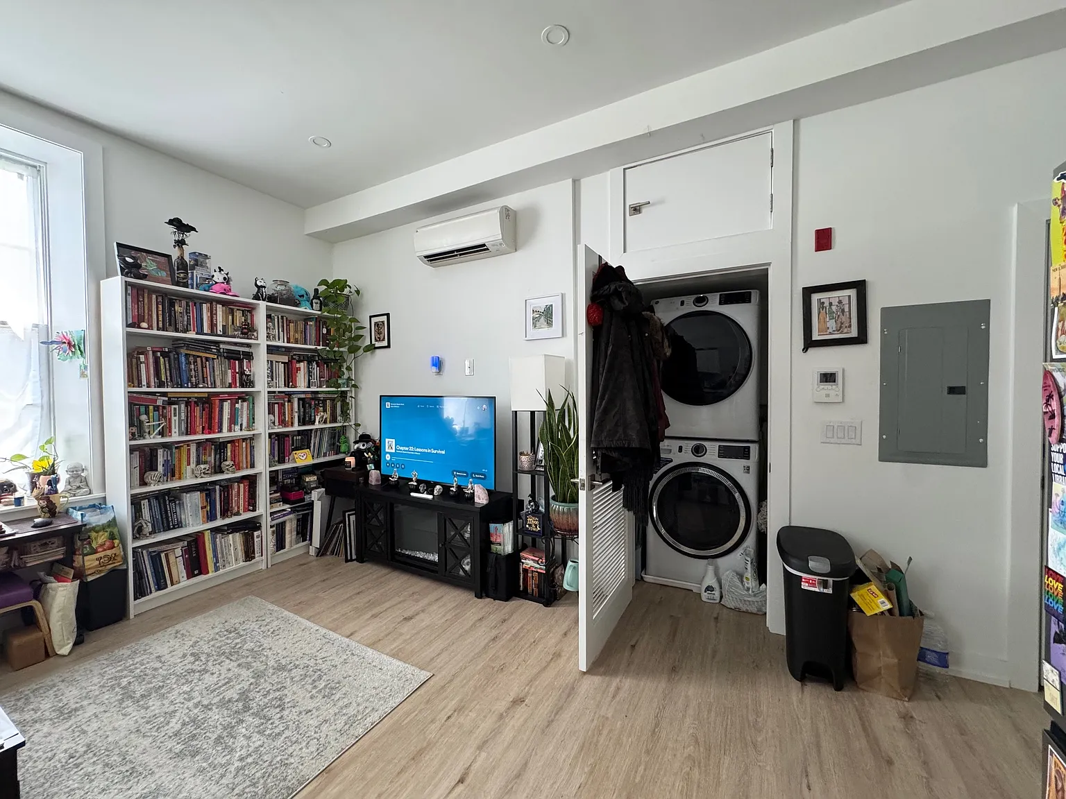 231 W Johnson Street — Photo 4