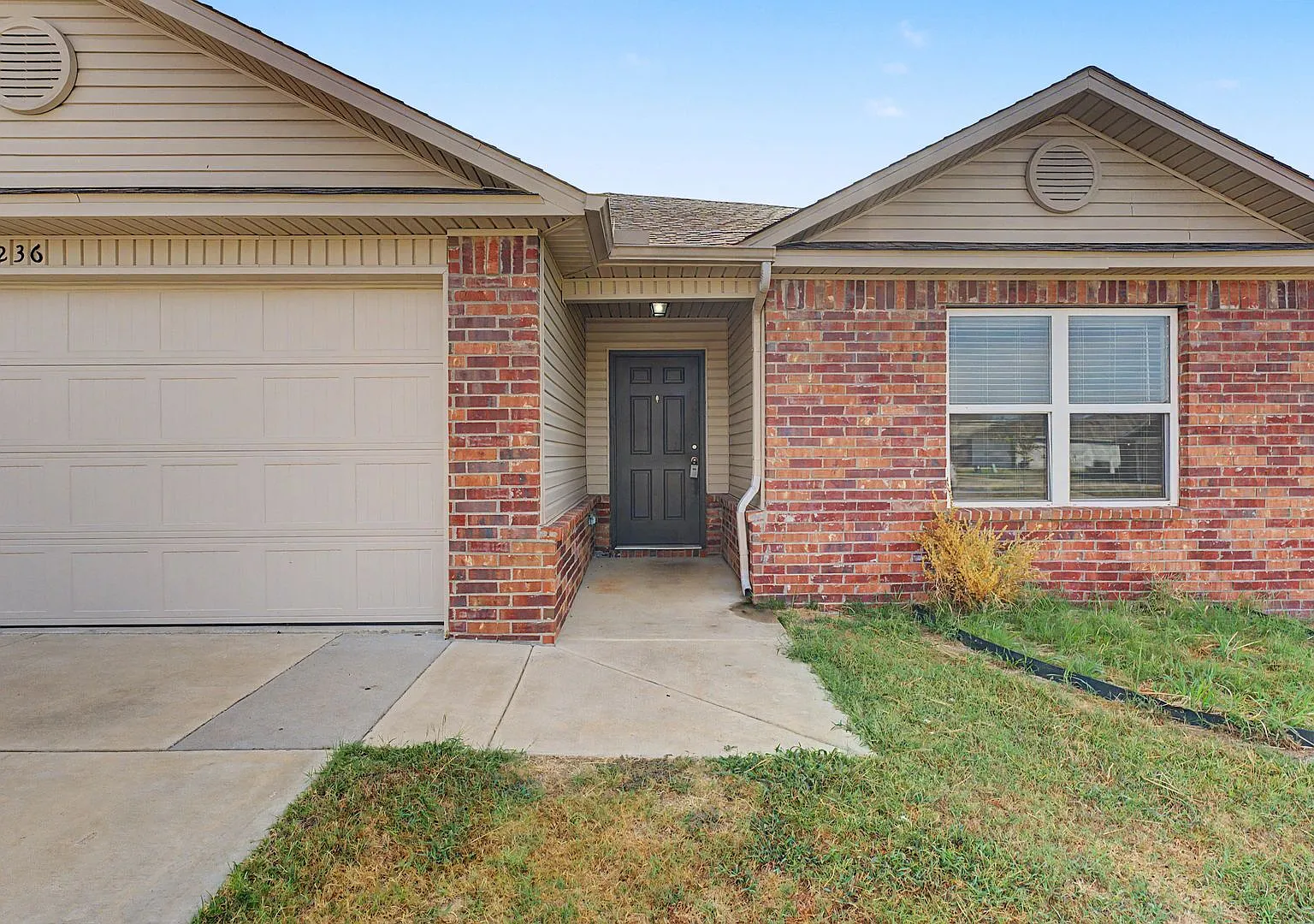 Fayetteville home | 3bed 2bath — Photo 2