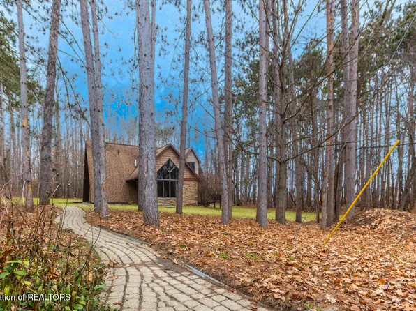 8350 Woodbury Rd, Laingsburg, MI 48848