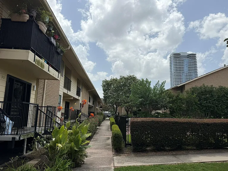 3131 Cummins St #80 — Photo 36