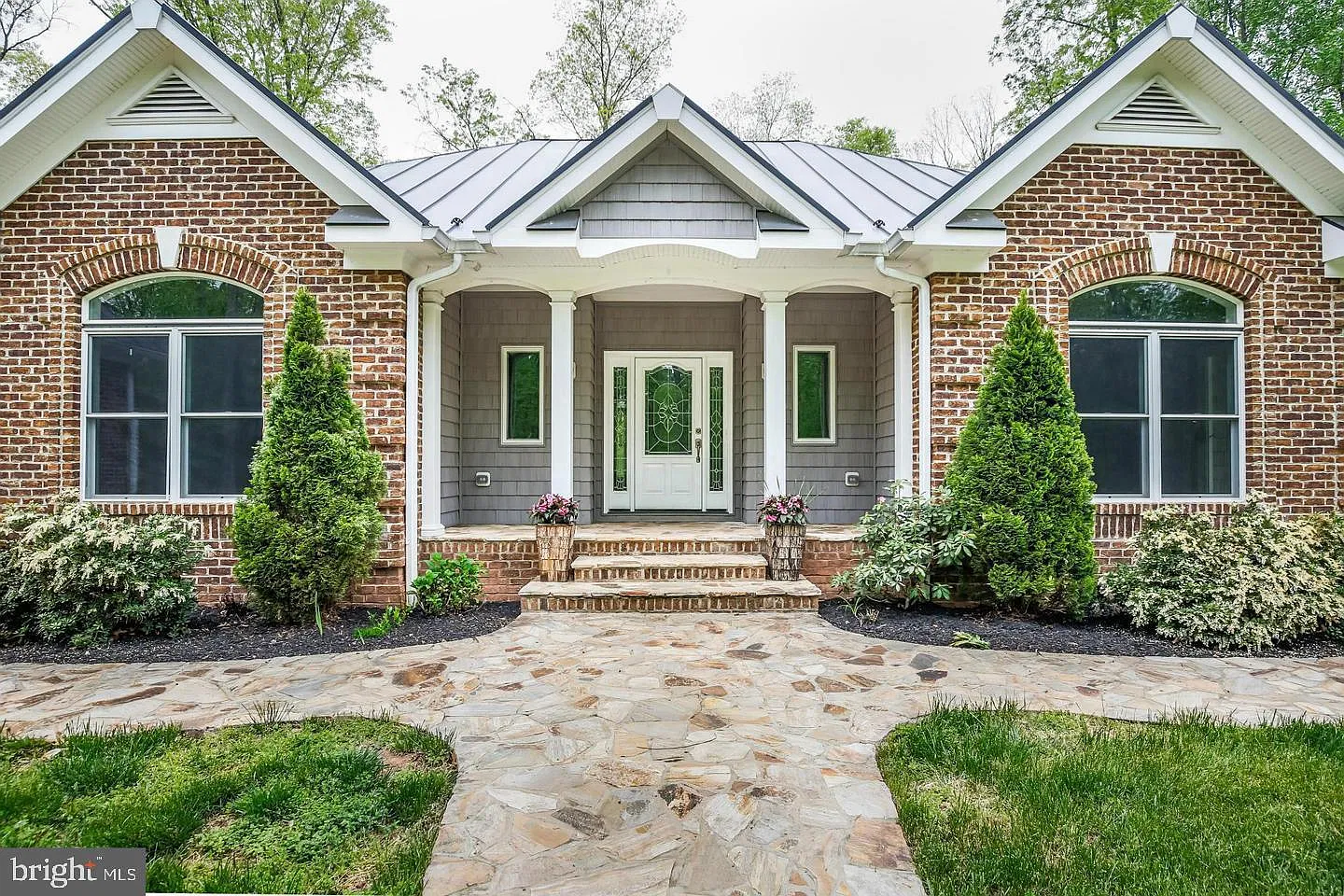 4 bed, 2.5 bath, 2963 sqft, $4,500 — Photo 1