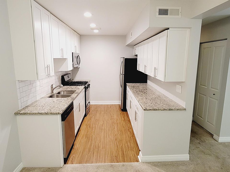 1st image of 508 N Cass Ave #11226735