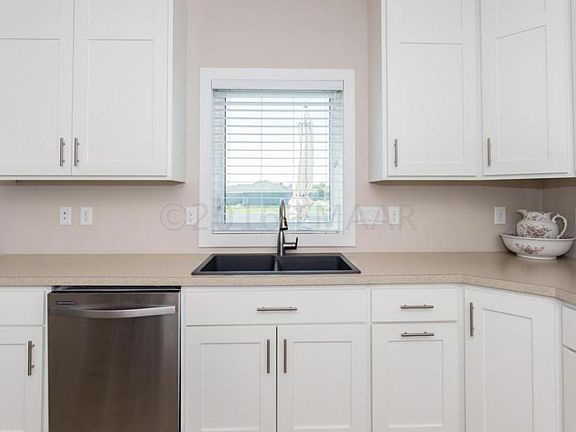 4th image of 179 33rd Ave E