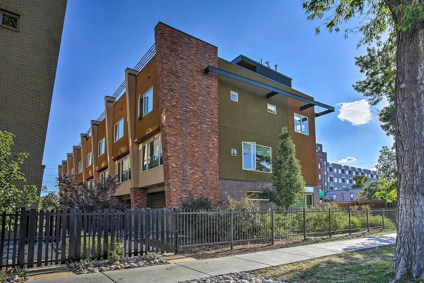 3 bed, 3.5 bath, 2000 sqft, $3,800 — Photo 1