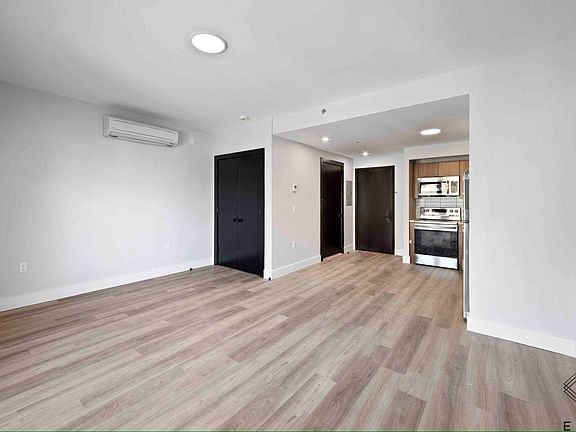 4th image of 1111 Foster Ave #538