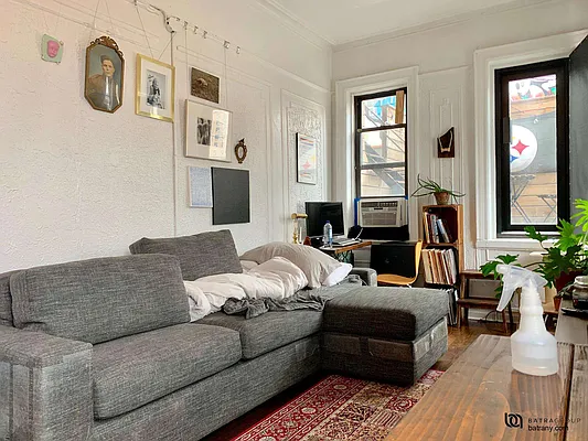 Rented by Batra Group Inc | media 8