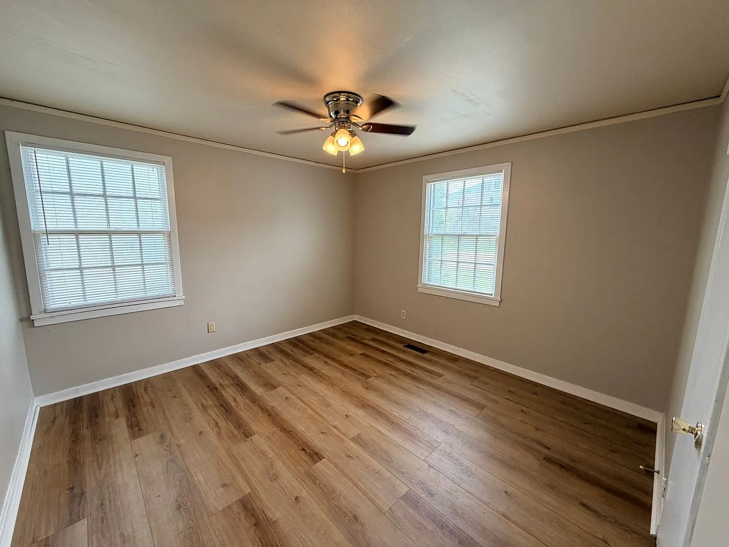 Charming 2BR/1BA Near VSU Hardwood Floors — Photo 3