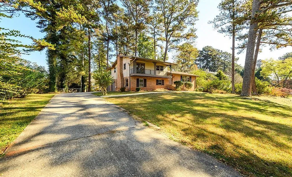 4 bed, 2.5 bath, 2125 sqft, $2,275 — Photo 3
