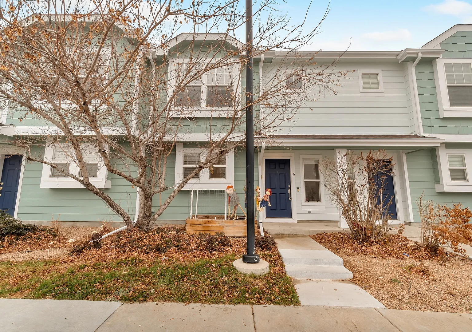 Updated 2 Bed/3 Bath Townhouse In Green Valley Ranch — Photo 1