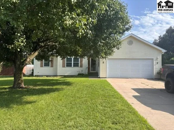 303 Wollmann St, Moundridge, KS 67107