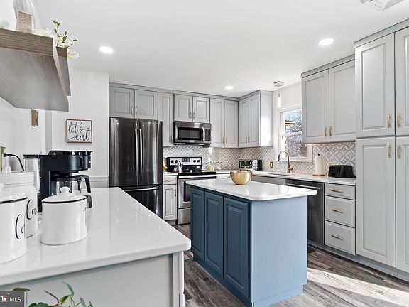 5th image of 243 Ridge Hill Rd