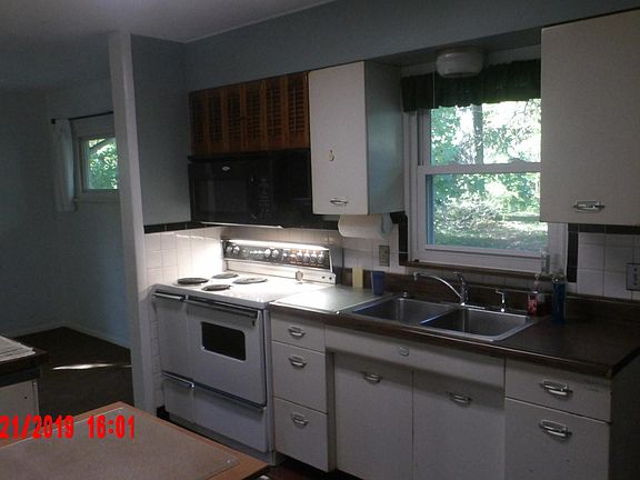 Kitchen, Dining room visible