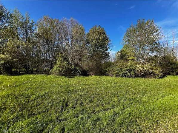 952 Lunar Ct, Rome, OH 44085