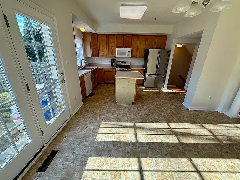 2002 Sumner Dr #2 — Photo 4