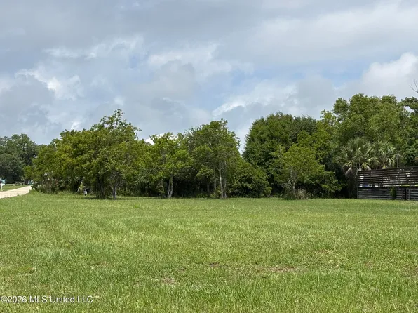 413 N Beach Blvd, Waveland, MS 39576