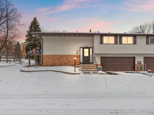 3700 Garden Ct N, Oakdale, MN 55128