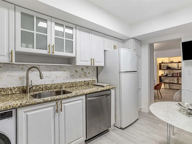 9195 Collins Ave #1104 — Photo 25