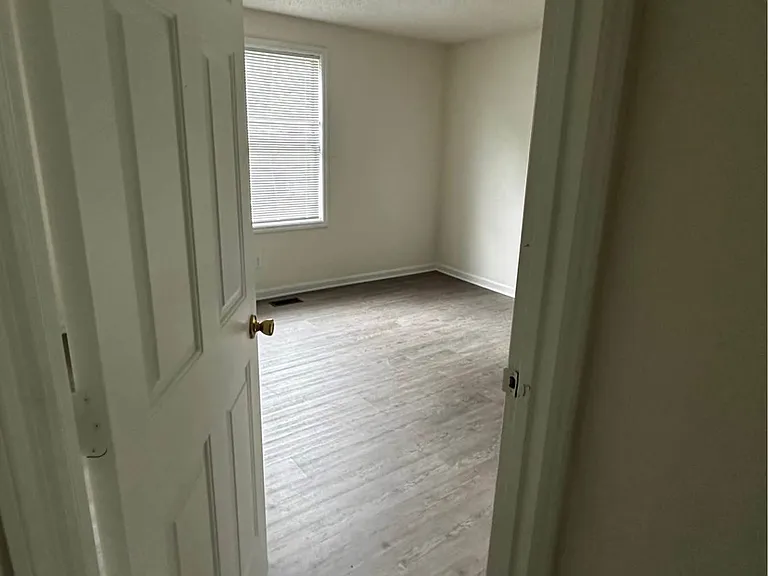 1861 Woodruff Ave #B — Photo 6