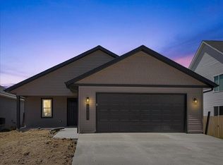1415 Duncan Dr, Muscatine, IA 52761