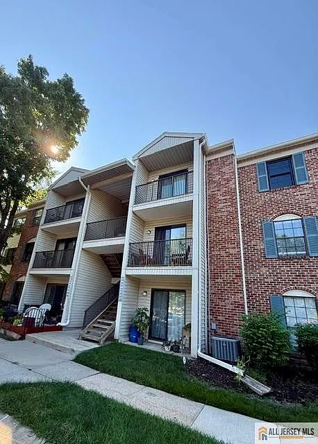 2 bed, 1.0 bath, 853 sqft, $2,250 — Photo 2
