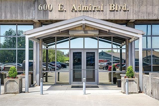 1st image of 600 Admiral Blvd APT 1504