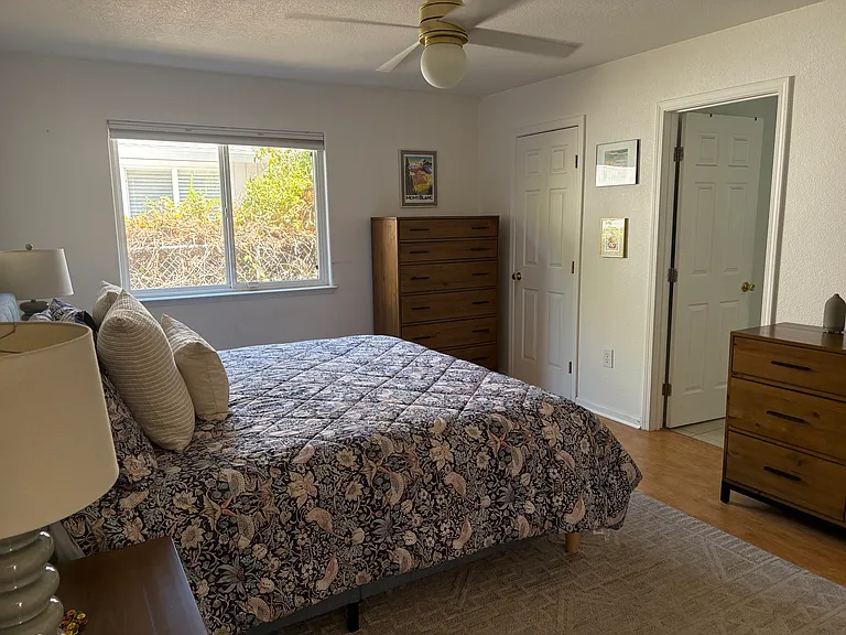 Main bedroom with ensuite bathroom and walk in closet